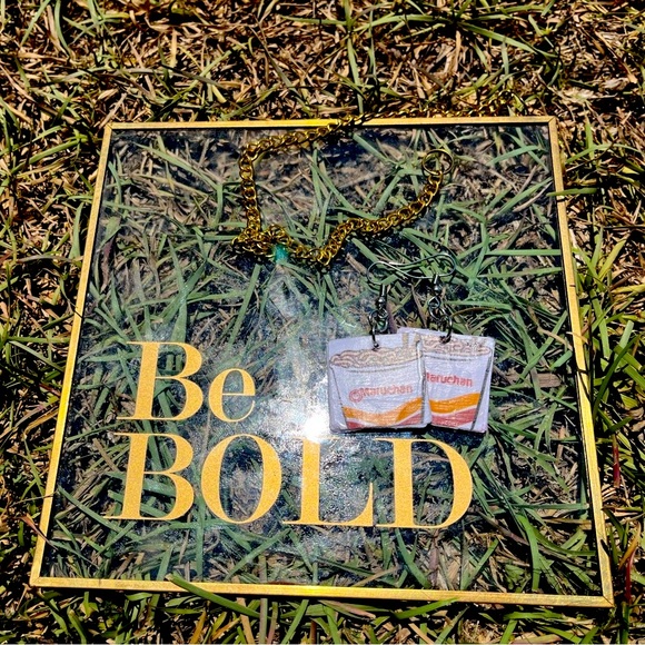 Maruchan Ramen Noodles Inspo Earrings. - Picture 4 of 5